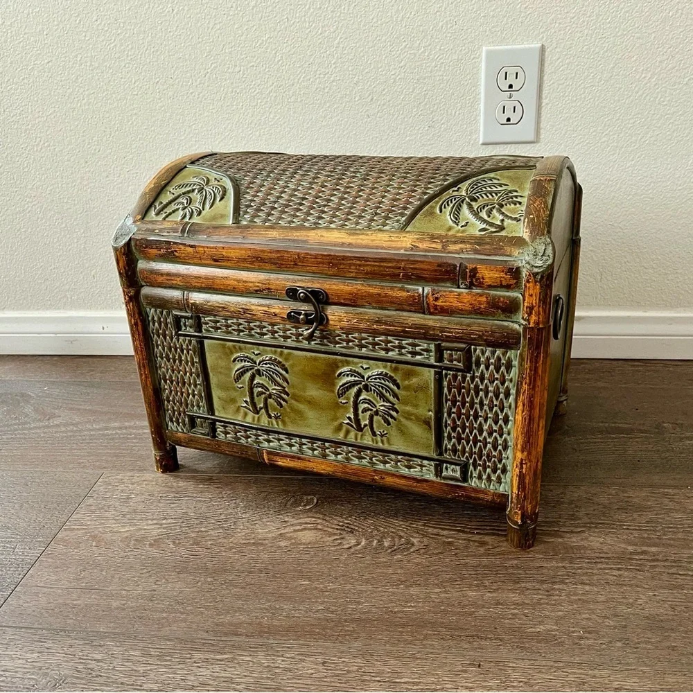 Vintage-Inspired Palm Motif Decorative Storage Trunk - Green and Brown